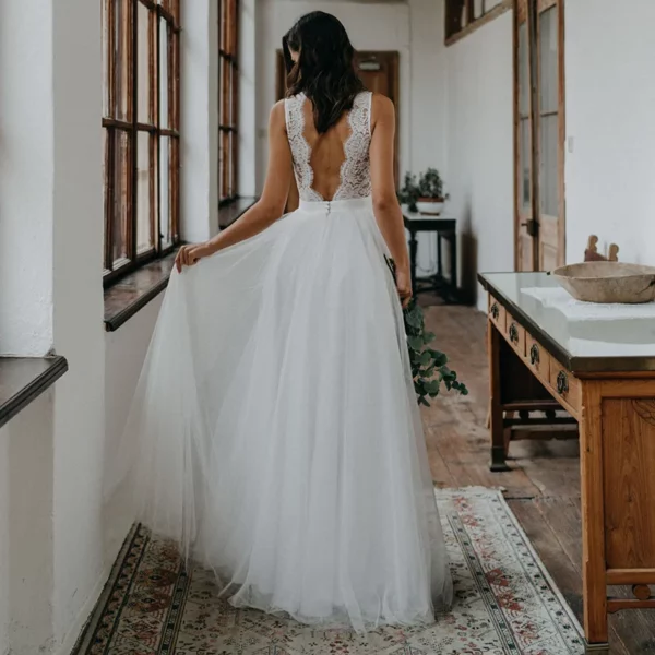 Customized  Elegant A Line Beach Wedding Dresses V Neck Lace Applique Boho Bride Dress Low Back Tulle Wedding Gowns - Imagen 2