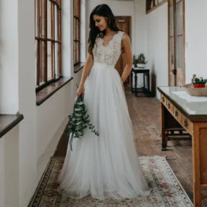 Customized  Elegant A Line Beach Wedding Dresses V Neck Lace Applique Boho Bride Dress Low Back Tulle Wedding Gowns