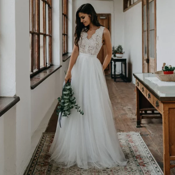 Customized  Elegant A Line Beach Wedding Dresses V Neck Lace Applique Boho Bride Dress Low Back Tulle Wedding Gowns