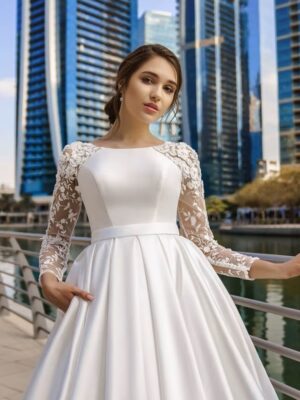 H520160cf33e14ee5889275d707136079B Cropped