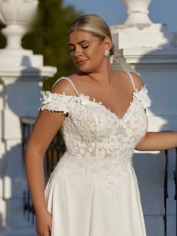 Classic Spaghetti Straps A-Line Wedding Dresses Plus Size V Neck Sleeveless Bride Gowns Appliques Floor Length Vestido De Noiva - Imagen 3