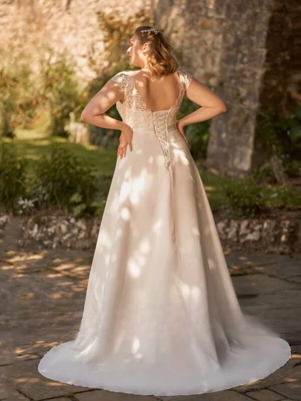 Customized Wedding Dresses Plus Size V Neck Cap Sleeves A-Line Bride Gowns Applique Back Lace-up Sweep Train Vestidos De Novia - Imagen 2