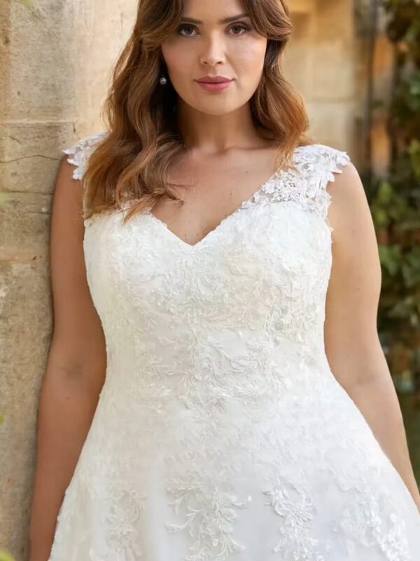 Customized Ivory Wedding Dresses Plus Size V Neck Sleeveless Bride Gowns Woman Appliques Sweep Train A-Line Vestidos De Novia - Imagen 3